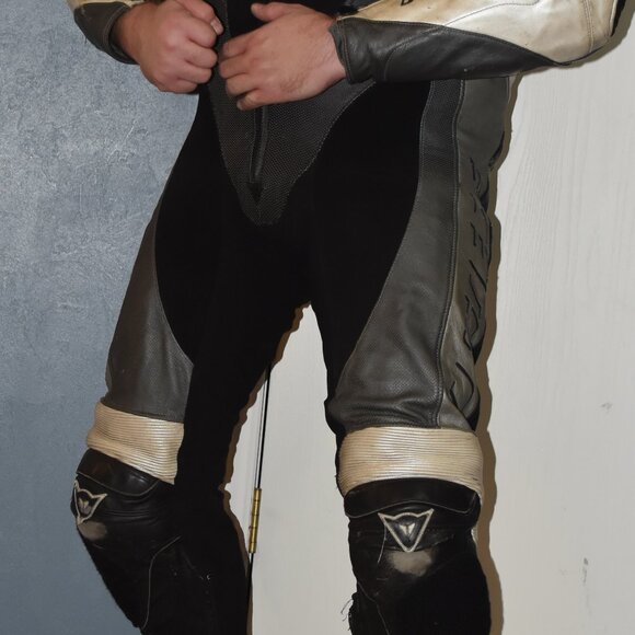 Dainese leather motorcycle suit size US46 - Euro56 - Picture 3 of 16